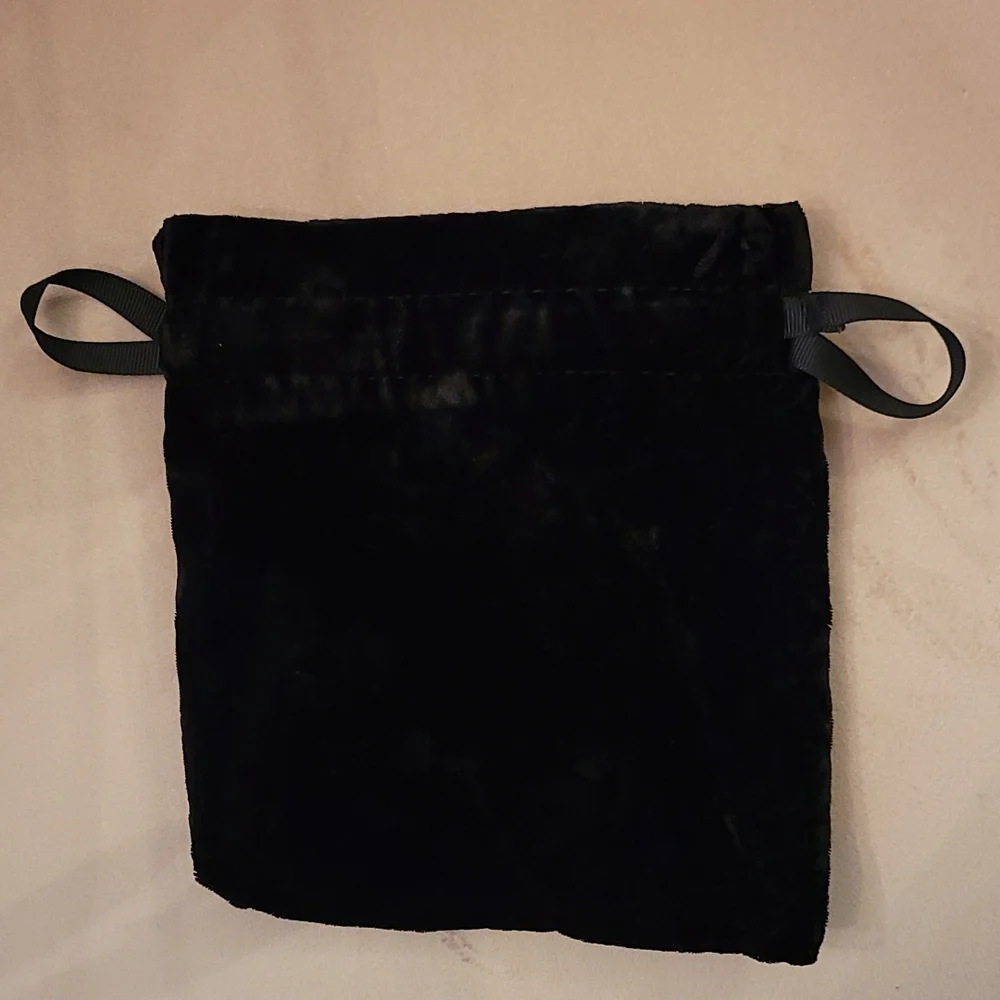 Dolce & Gabbana Velvet Pouch - Picture 5 of 5